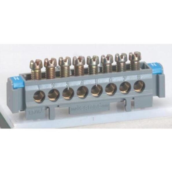Legrand 004825 Terminal block on support - 16 x 1.5 to 16² - L. 141 mm