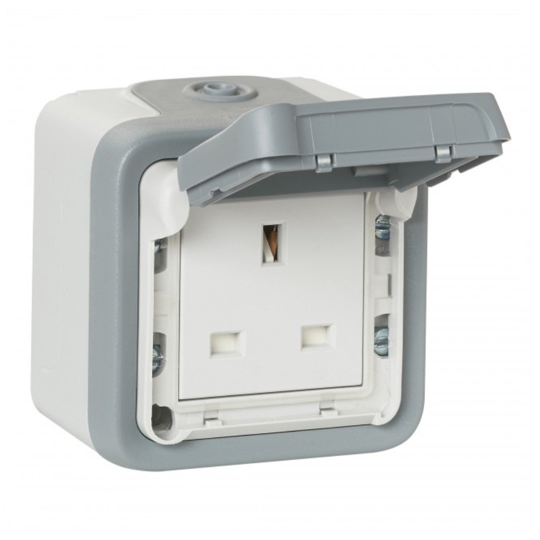 Legrand Socket outlet Plexo IP55 - BS - 13 A - 2P+E - surface mounting - grey Brand: Legrand REF: 069732