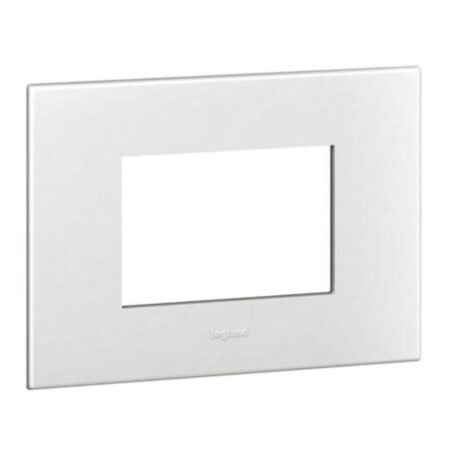 Legrand 575010 Plate Arteor - Italian / US std - square - 3 modules - white.