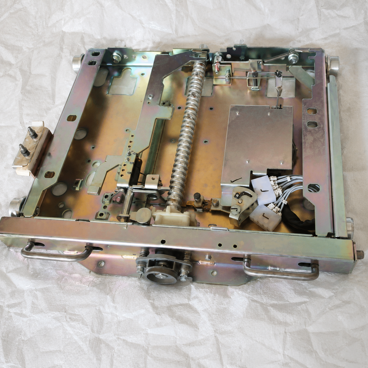 ABB VD4 1VYN400901-BAM Common Truck Assembly ABB 1VYN400901-BAM Common Truck Assembly with Earthing Mechanism for VD4 Vacuum Circuit Breaker systems